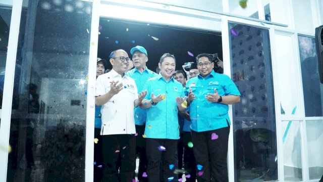 Mudzakkir Ali Djamil (kiri), Ketum Gelora Anis Matta (tengah). 