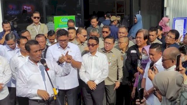 Menteri Pertanian Andi Amran Sulaiman bersama Wakil Menteri Pertanian Sudaryono saat Kick Off Operasi Pasar Pangan Murah, didampingi pimpinan Kementerian/Lembaga, Senin (24/2/2025) ||Ist 