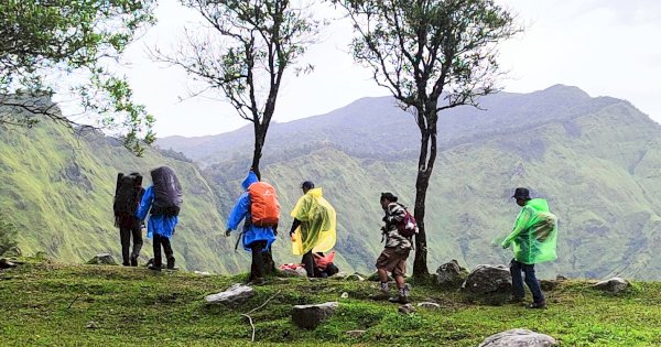 Cedera dalam Perjalanan Pulang, Empat Pendaki Puncak Talung Dievakuasi
