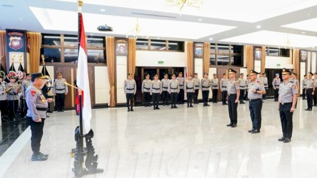 Kapolri Jenderal Listyo Sigit Prabowo memimpin upacara Korps Raport di Mabes Polri, Jakarta, Jumat (14/2/2025), dalam rangka kenaikan pangkat 22 perwira tinggi Polri ||@divisihumaspolri