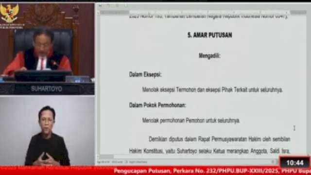 Ketua Mahkamah Konstitusi, Suhartoyo, membacakan putusan penolakan gugatan Paslon No. 3 dalam sengketa Pilkada Jeneponto 2024, menetapkan Paris Yasir sebagai pemenang ||tangkap layar youtube MK