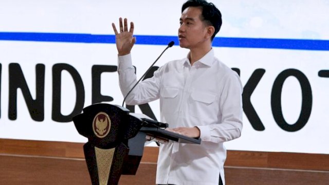 Wapres Gibran Rakabuming Raka saat memberikan arahan kepada kepala daerah dalam acara retret di Magelang, menekankan pentingnya sinergi pusat dan daerah, Rabu (26/2/25) ||@setwapres.ri