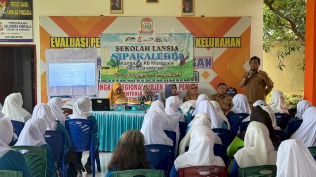 Kegiatan sekolah lansia Sipakallebi Kampung KB di Kecamatan Manggala Makassar. Foto: dok