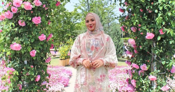 Mengenal Akademisi Sadhriany, Tinggalkan Karir Model dan Presenter Demi Pengabdian Lebih Luas