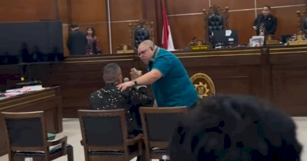 Razman Ngamuk di Persidangan, Hotman: Untung Saya Belajar Tinju