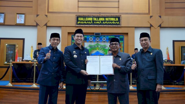 Penetapan pasangan Bupati dan Wakil Bupati terpilih hasil Pilkada 2024 yakni H. Muh Yusran Lalogau dan H Rahman Assagaf. Foto: dok