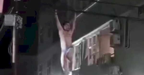 Terjadi di Sulteng, Aksi Nekat Pria Lompat dari Hotel dan Bergelantungan Mirip Spiderman