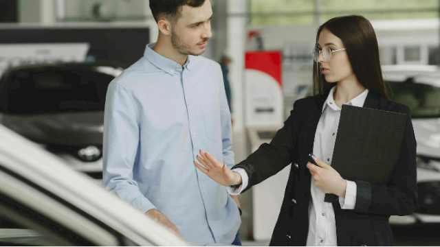 Perbandingan Antara Jual Mobil Bekas ke Dealer, Platform Online, atau Langsung ke Pembeli Menurut jualmobilmu.id