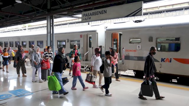 KAI Buka Pemesanan KA Tambahan, Kapasitas Meningkat 538.280 Tempat Duduk Selama Angkutan Lebaran 2025