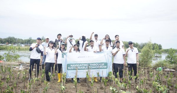 Aksi Hijau Waruna Group Bersama LindungiHutan Penanaman 2000 Pohon Mangrove