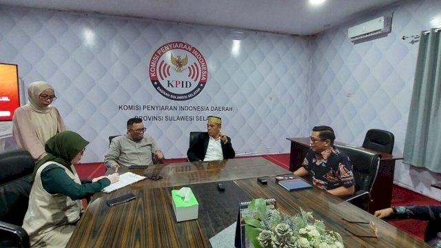 Anggota DPR RI Komisi I mengunjungi KPID Sulsel, Jumat (7/3). 