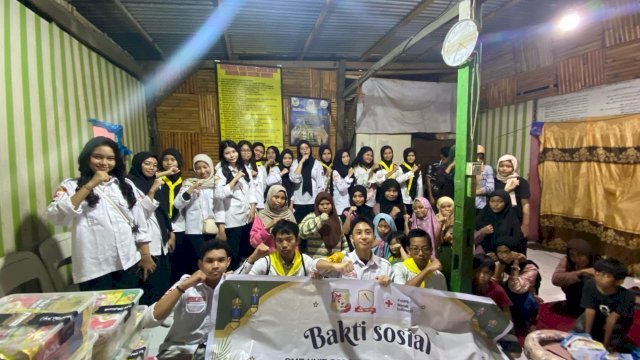 Kegiatan bakti sosial PMR SMAN 1 Makassar. Foto: dok