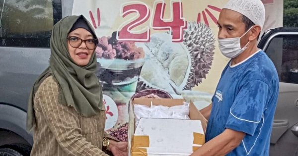 Peduli Sesama, PT GMTD Bagikan Makanan untuk Fakir Miskin di Bulan Ramadan