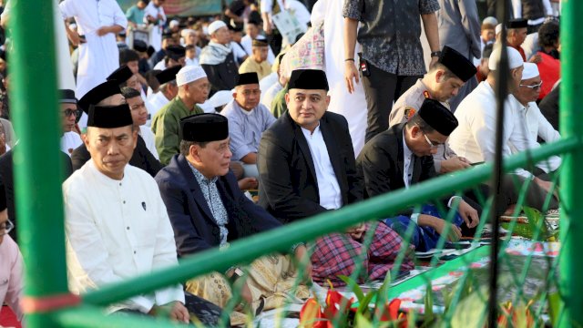 Wali Kota Makassar Munafri Arifuddin saat Menjalankan Ibadah Idulfitri. Foto: dok Humas Pemkot Makassar.