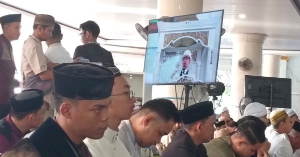 Antusiasme Warga Gowa Sambut Dai Kondang Ustaz Solmed di Salat Idulfitri