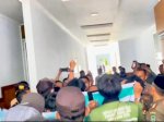 Desak Transparansi, Puluhan Pemuda Geruduk Kantor Bupati Lutra