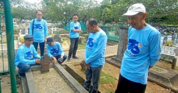 HUT ke-78 Pedoman Rakyat, Alumni Kunjungi Wartawan Senior dan Ziarah ke Makam Pendiri