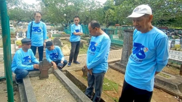 HUT ke-78 Pedoman Rakyat, Alumni Kunjungi Wartawan Senior dan Ziarah ke Makam Pendiri