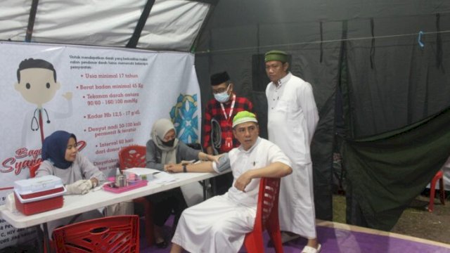 Ketua PMI Makassar, Syamsu Rizal MI, meresmikan Gerai Donor Darah di Almarkaz Al Islami, Makassar, Minggu (2/3/2025) malam, untuk menjaga stok darah selama Ramadhan. ||doc_pmimakassar