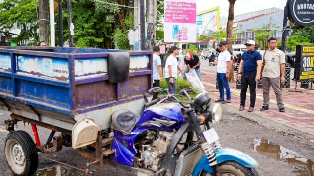 Wakil Bupati Gowa, Darmawangsyah Muin, memantau langsung progres program Annangkasi di Sungguminasa ||handover 