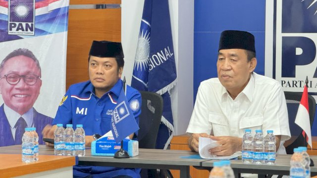 Andi Muhammad Irfan AB (Kemeja Biru), dan Ketua DPW PAN Sulsel Ashabul Kahfi (Kemeja putih), Foto: Istimewa.