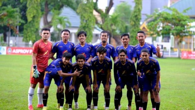 Pemain Benteng Kupa FC merayakan kemenangan 2-1 atas Bontonompo Jaya dalam laga perdana Liga Mulia Ramadhan 2025 di Lapangan Sultan Hasanuddin, Makassar||doc_bentengkupafc