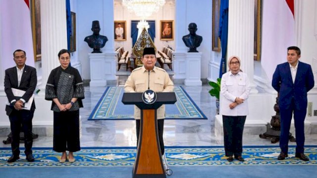 Presiden Prabowo Subianto saat mengumumkan pencairan THR dan Gaji ke-13 ASN 2025 dalam konferensi pers di Istana Merdeka, Jakarta ||doc_humasmenpanrb