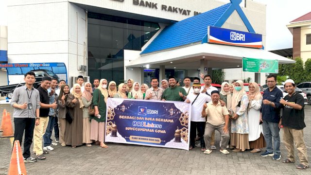 Tebar Berkah Ramadan, Brilinkers BO BRI Sungguminasa Gowa Bagi-bagi Takjil