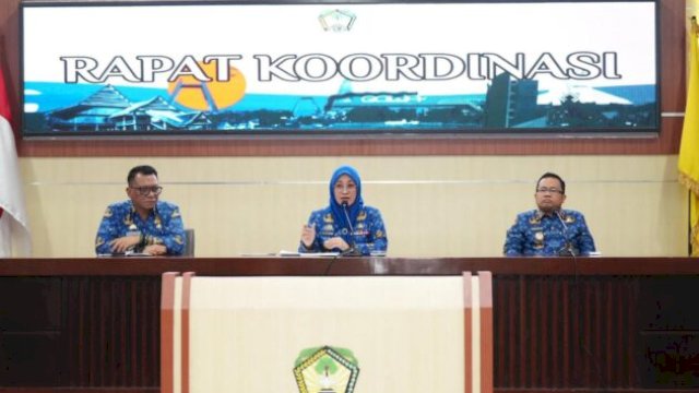 Bupati Gowa, Sitti Husniah Talenrang, saat memimpin rapat koordinasi di Baruga Karaeng Galesong ||handover 