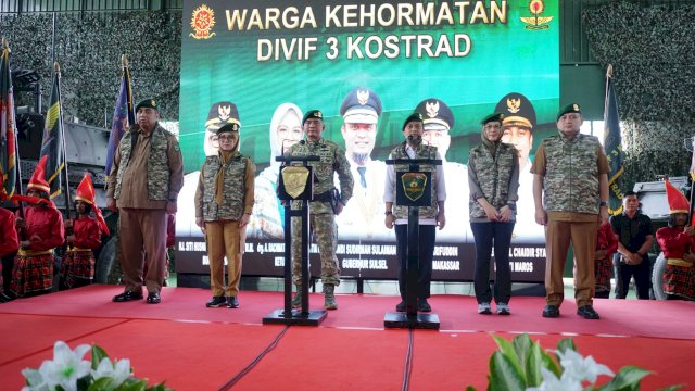 Lima kepala daerah di Sulawesi Selatan resmi menerima gelar Warga Kehormatan Divisi Infanteri 3 Kostrad, Dok HN.