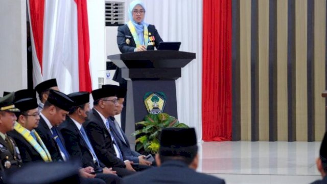 Bupati Gowa, Husniah Talenrang, menyampaikan pidato dalam Sidang Paripurna DPRD Kabupaten Gowa, memaparkan visi, misi, dan program 100 hari kerja || handover 
