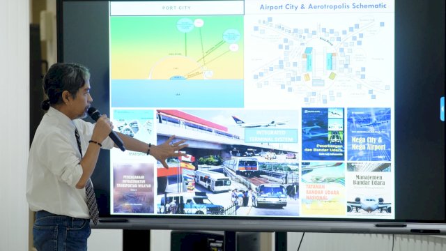 Prof. Sakti dalam rapat koordinasi transportasi di Balai Kota, Foto: Dok Humas Pemkot Makassar.