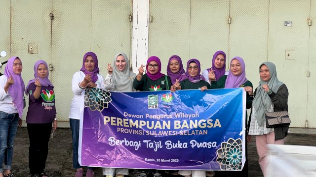 DPW Perempuan Bangsa Sulsel berbagi. Dok. PKB