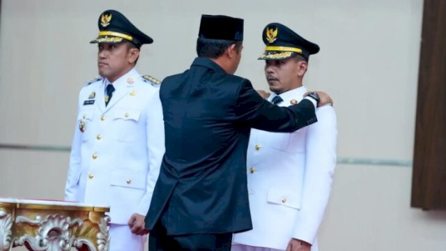 Paris Yasir dan Islam Iskandar saat dilantik sebagai Bupati & Wakil Bupati Jeneponto 2025-2030 oleh Gubernur Sulsel, Andi Sudirman Sulaiman, di Kantor Gubernur Sulsel ||handover 