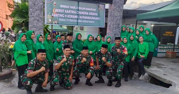 Persit KCK Panakkukang bersama Pengurus Banteng Komando Tebar Kebaikan di Bulan Ramadan