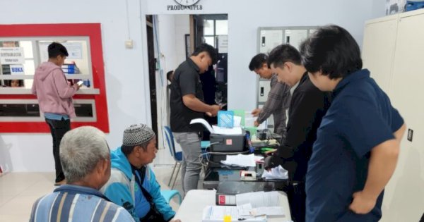 Perumda Parkir Makassar Raya Bagikan 2.000 Sembako ke Jukir Resmi