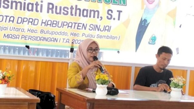 Andi Rusmiat Rustham atau Andi Ceceng saat reses perdananya di,Kecamatan Sinjai Utara, mendengar langsung keluhan soal air bersih, penerangan jalan, serta pelayanan kesehatan di Sinjai ||handover