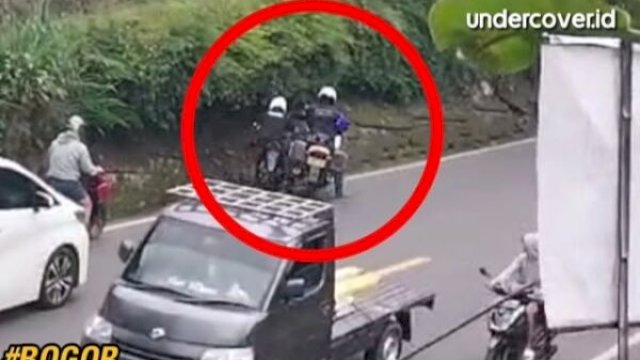 Aksi viral petugas Polres Bogor yang mengawal mobil Alphard, menjadi perhatian publik ||tangkaplayar _X@undercover.id