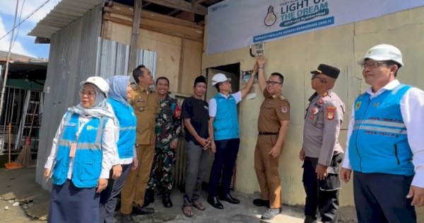 Program Donasi Insan PLN UID Sulselrabar Nyalakan Sambungan Listrik 295 Rumah