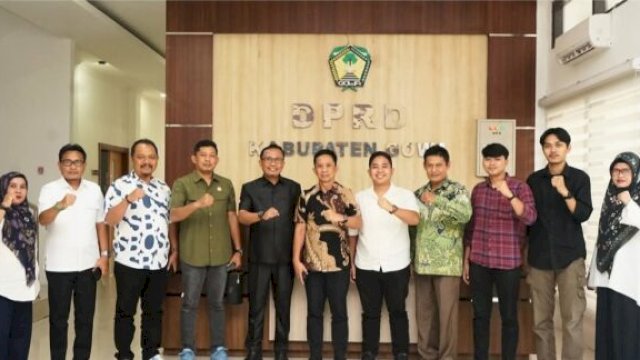 Anggota Komisi IV DPRD Gowa, Hasmollah, bersama Kepala Bagian Persidangan dan staf pimpinan Sekretariat DPRD Gowa menerima kunjungan kerja Komisi III DPRD Pinrang dan DPRD Majene ||humasdprd 
