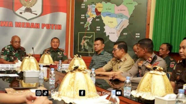 Ketua DPRD Gowa, Ramli Siddik, bersama jajaran Kodim 1409/Gowa dan perwakilan Kodam XIV/Hasanuddin saat menghadiri Lomba Binter TA 2025 di Makodim 1409/Gowa ||humasdprd 