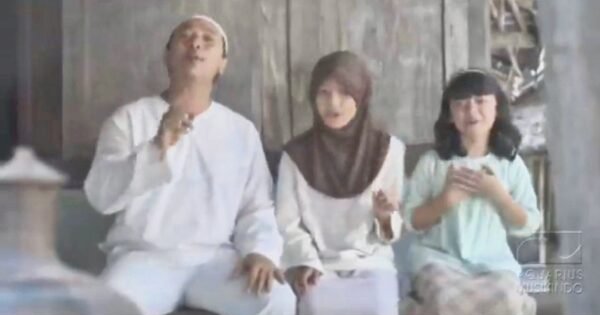 Lirik & Makna Lagu Shollu Ala Muhammad – Opick feat Flo