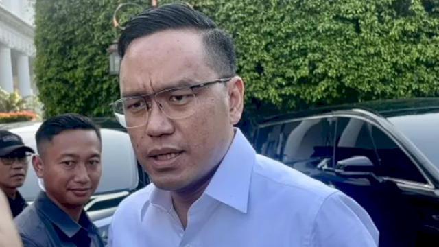 Direktur Utama (Dirut) PT Pertamina (Persero) Simon Aloysius Mantiri menghadap Presiden Prabowo di Istana Negara. Foto: ist