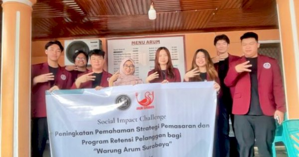 Mahasiswa UC Makassar Bantu UMKM Warung Arum Surabaya Tingkatkan Pemasaran Digital