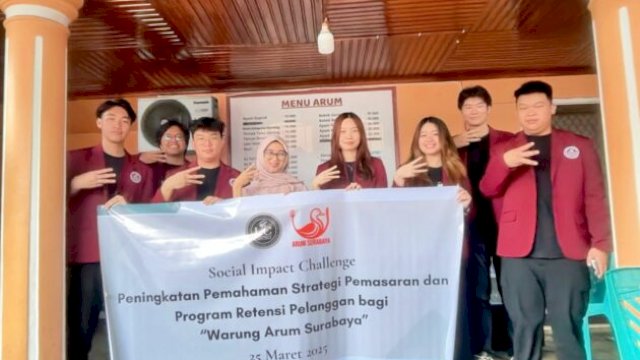 Mahasiswa UC Makassar bantu UMKM Warung Arum Surabaya tingkatkan strategi pemasaran dan retensi pelanggan demi bisnis yang lebih berkembang ||handover 