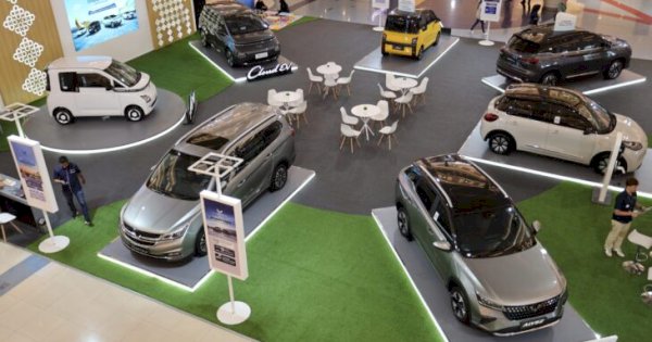 Wuling Pamerkan New Air ev & Cloud EV di Makassar, Banyak Promo Menarik!