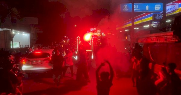 Semarakkan Malam Takbiran, Baladewa bersama Ratusan Warga Batua Keliling Kampung dengan Obor