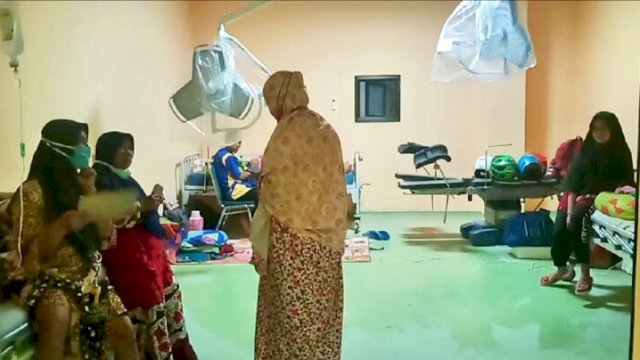Sejumlah pasien dan tenaga medis di RSUD Andi Djemma Masamba tetap beraktivitas di tengah krisis keuangan rumah sakit ||hamsul_harian.news