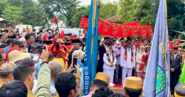 Ribuan Warga Sinjai Sambut Antusias Bupati dan Wakil Bupati Baru