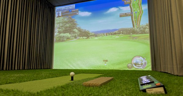 “Awan Eight – Golf”, Golf Simulator Pertama di Bandung, Rasakan Sensasi Main di Lapangan Golf Korea hingga United Kingdom!